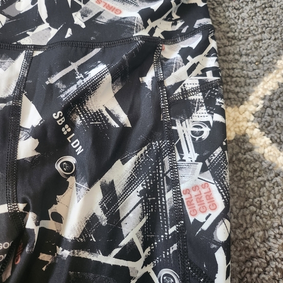 Sweaty Betty Zero Gravity Black Carnaby Photo Print High Rise Legging Size Small - Picture 5 of 11